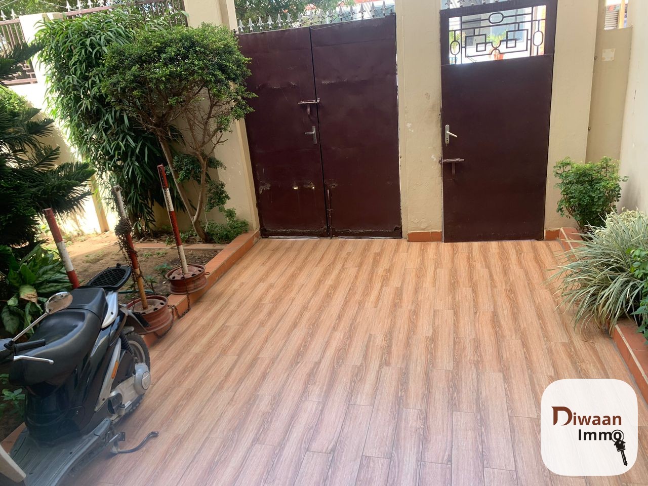 Villa R+1 à louer sur la route principale des almadies. - Image 9