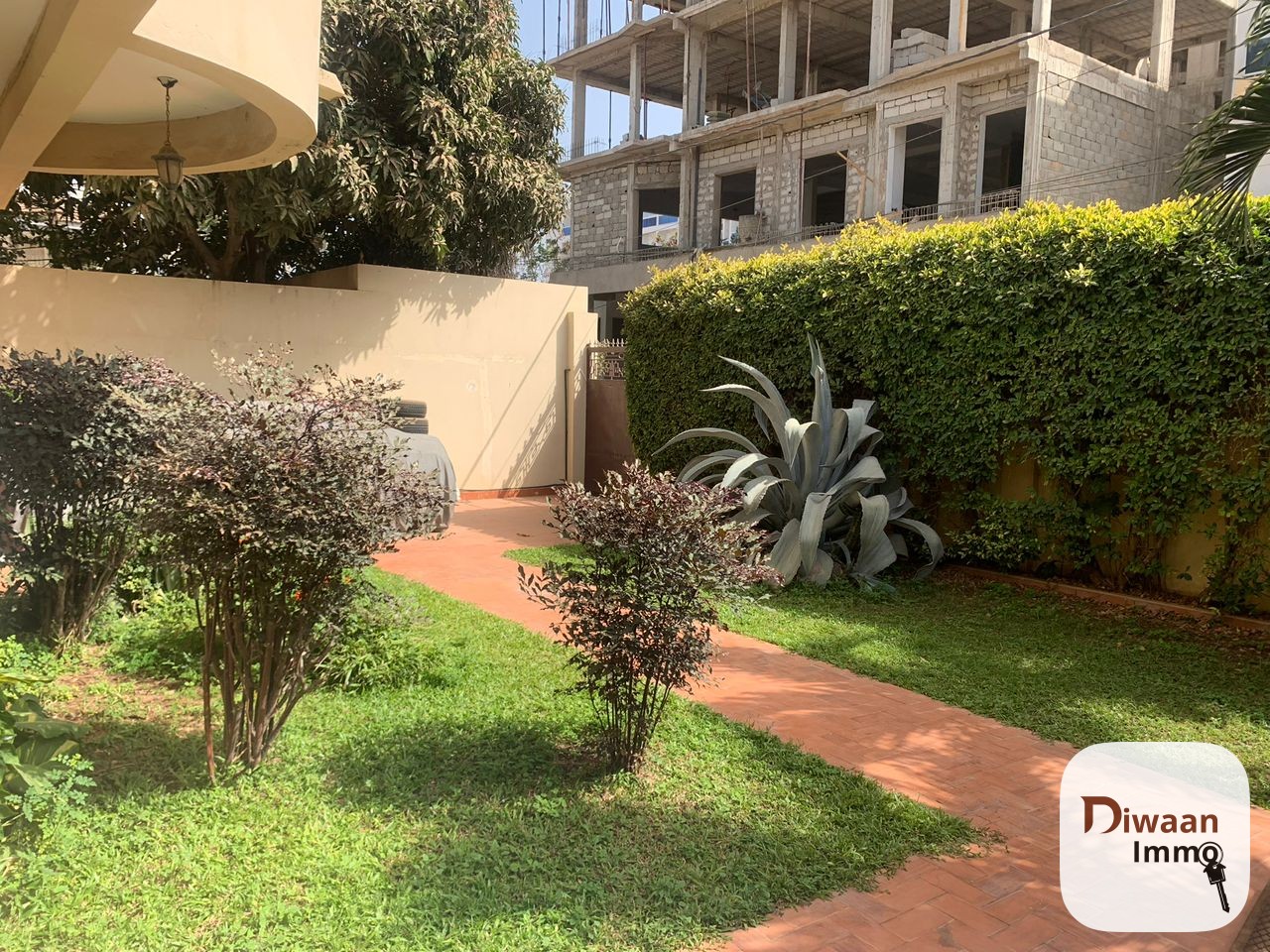 Villa R+1 à louer sur la route principale des almadies. - Image 13