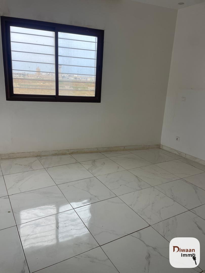 Appartement F4 à louer à la cité mbackiyou Faye - Image 1