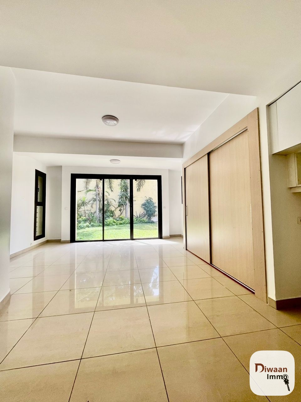 Villa R+1 a louer à Fann Residence - Image 1