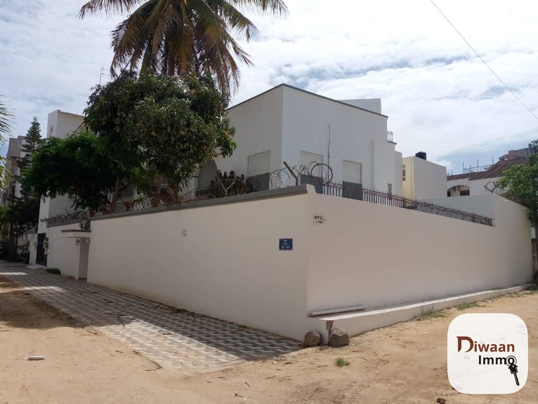 Villa R+1 a vendre à Ngor - Image 1
