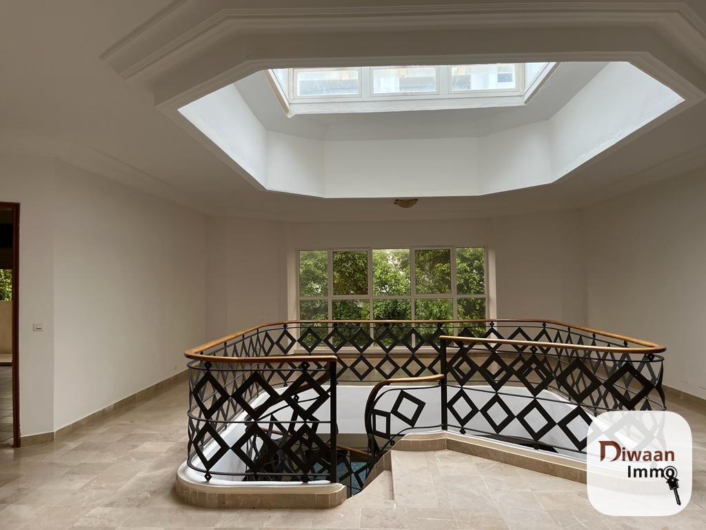 Villa R+1  à louer aux Almadies - Image 1