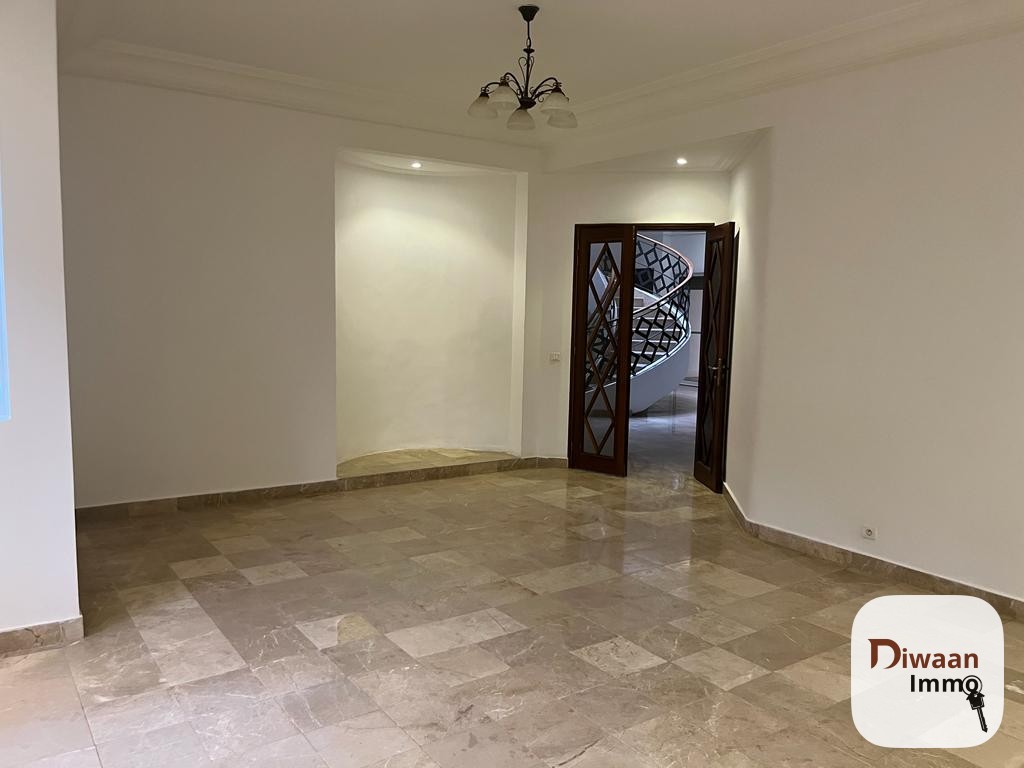 Villa R+1  à louer aux Almadies - Image 4