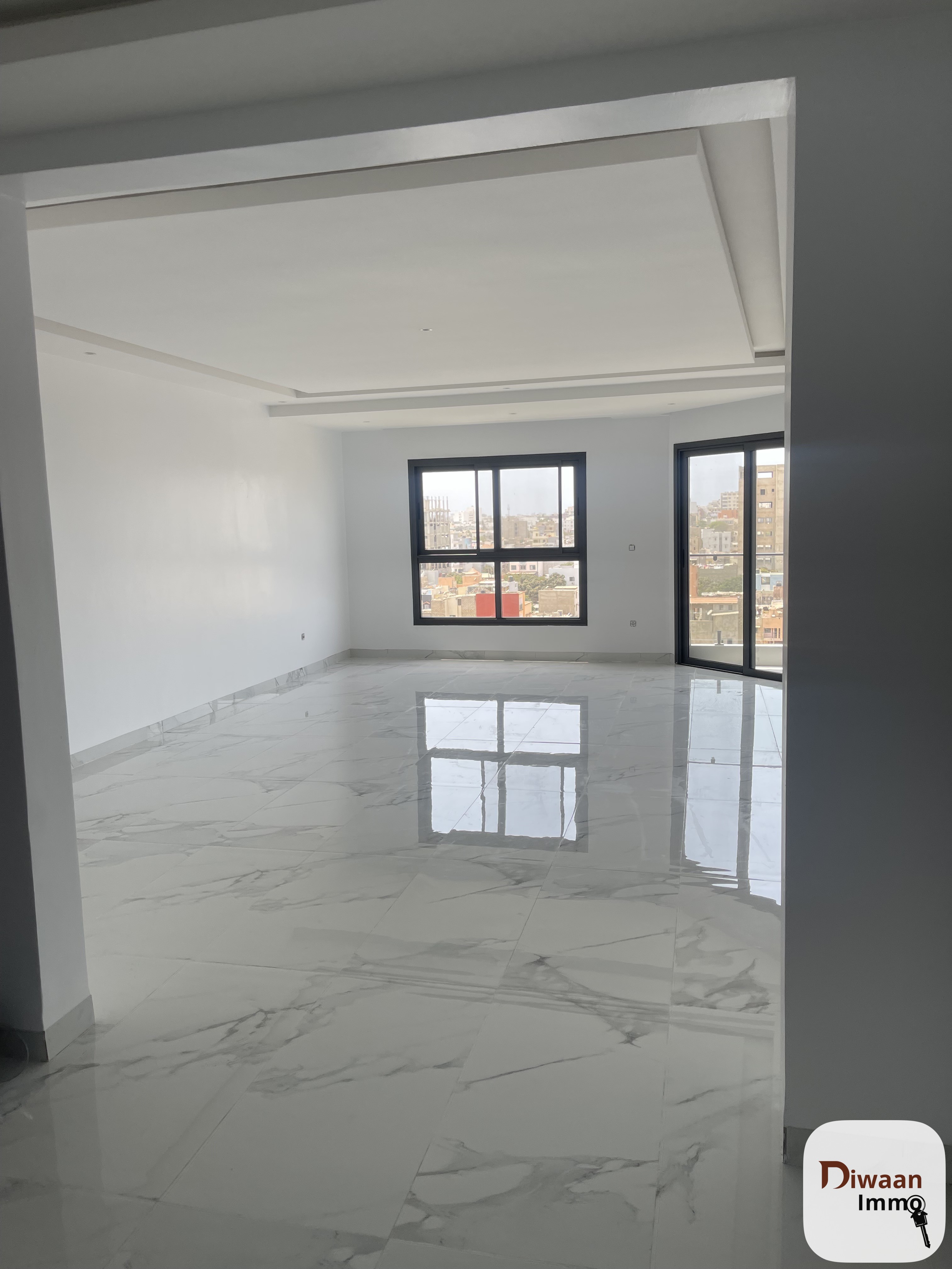 Appartement F4 neuf et moderne sur la route principale de Liberté4