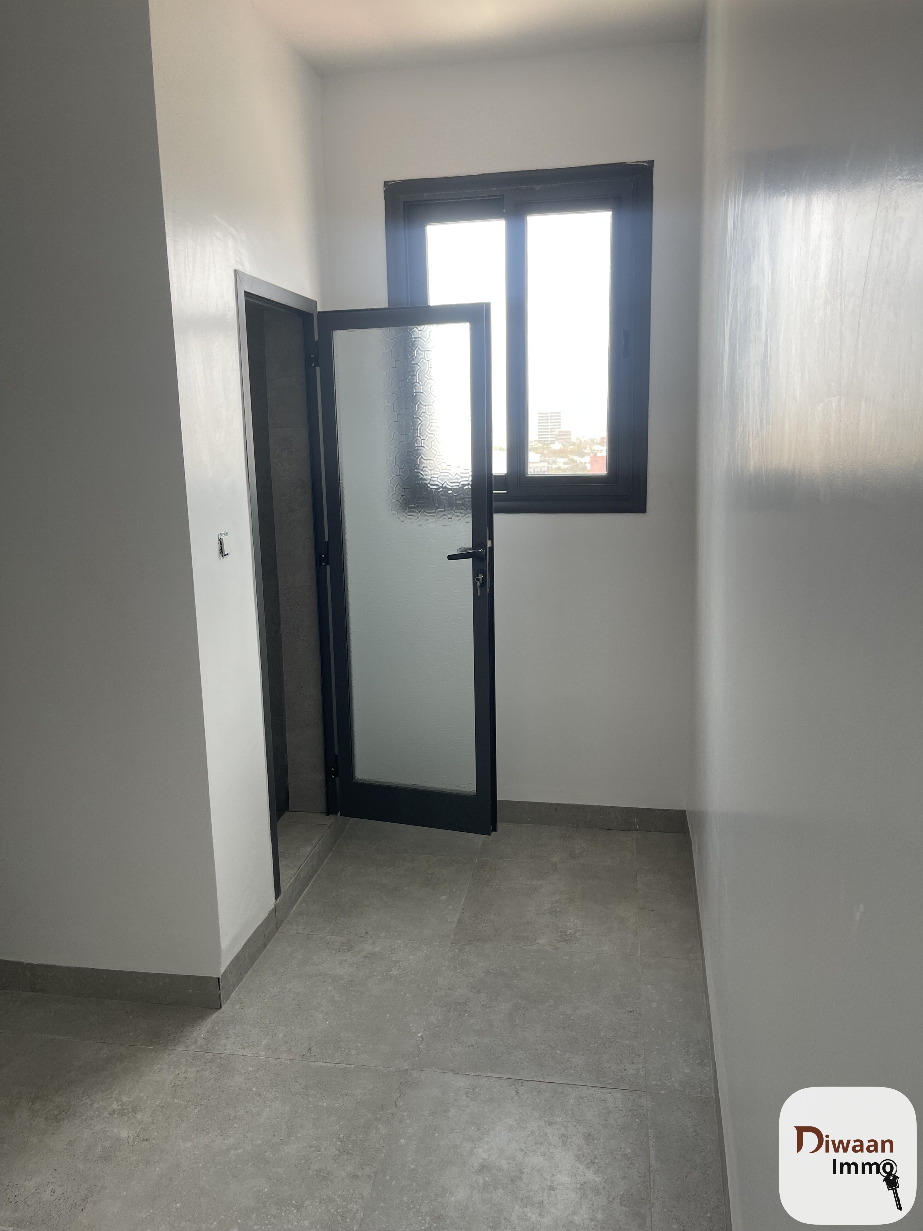 Appartement F4 neuf et moderne sur la route principale de Liberté4 - Image 9