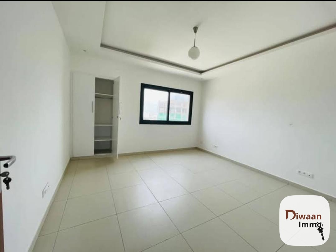Appartement F4 neuf de 170 m2 à vendre au Point E - Image 7