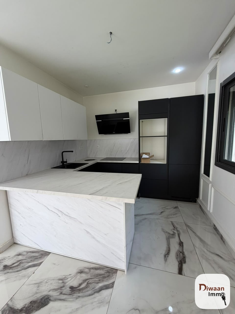 Villa d’exception de 843m2 avec 5 chambres à louer aux Almadies - Image 3